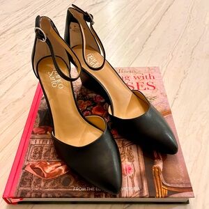 Franco Sarto black leather wedge pumps // women's size 9